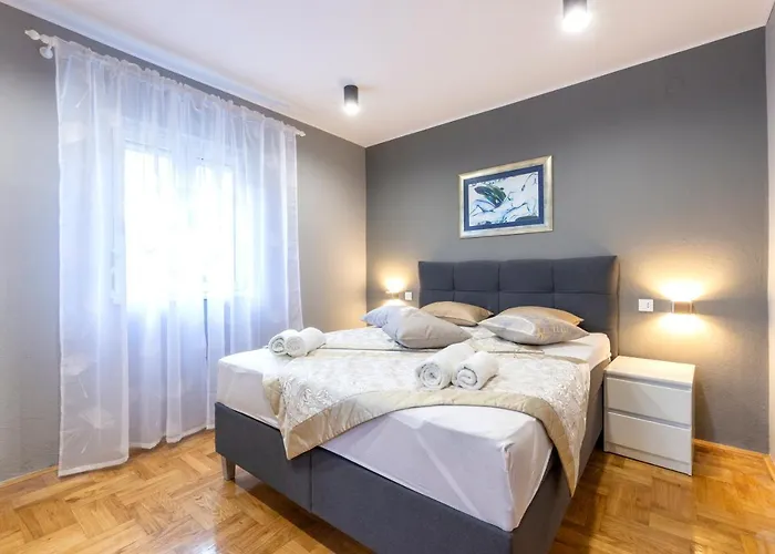 Mala Kate Vila Kastela